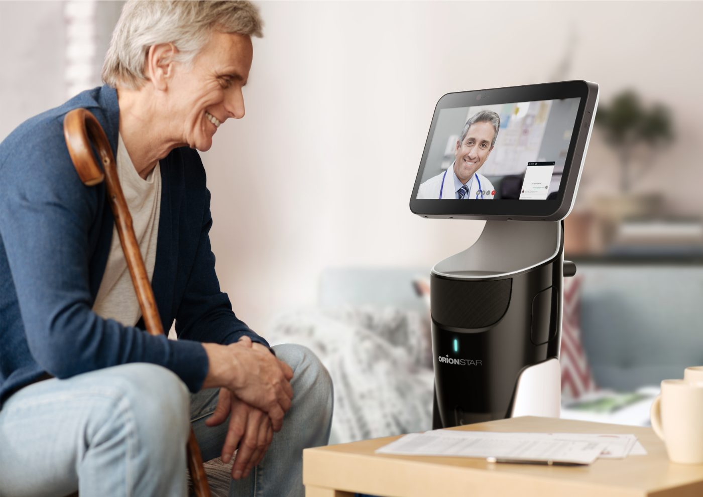 MediaBot KI im Gespräch: Video-Sprechstunde mit einem Bewohner