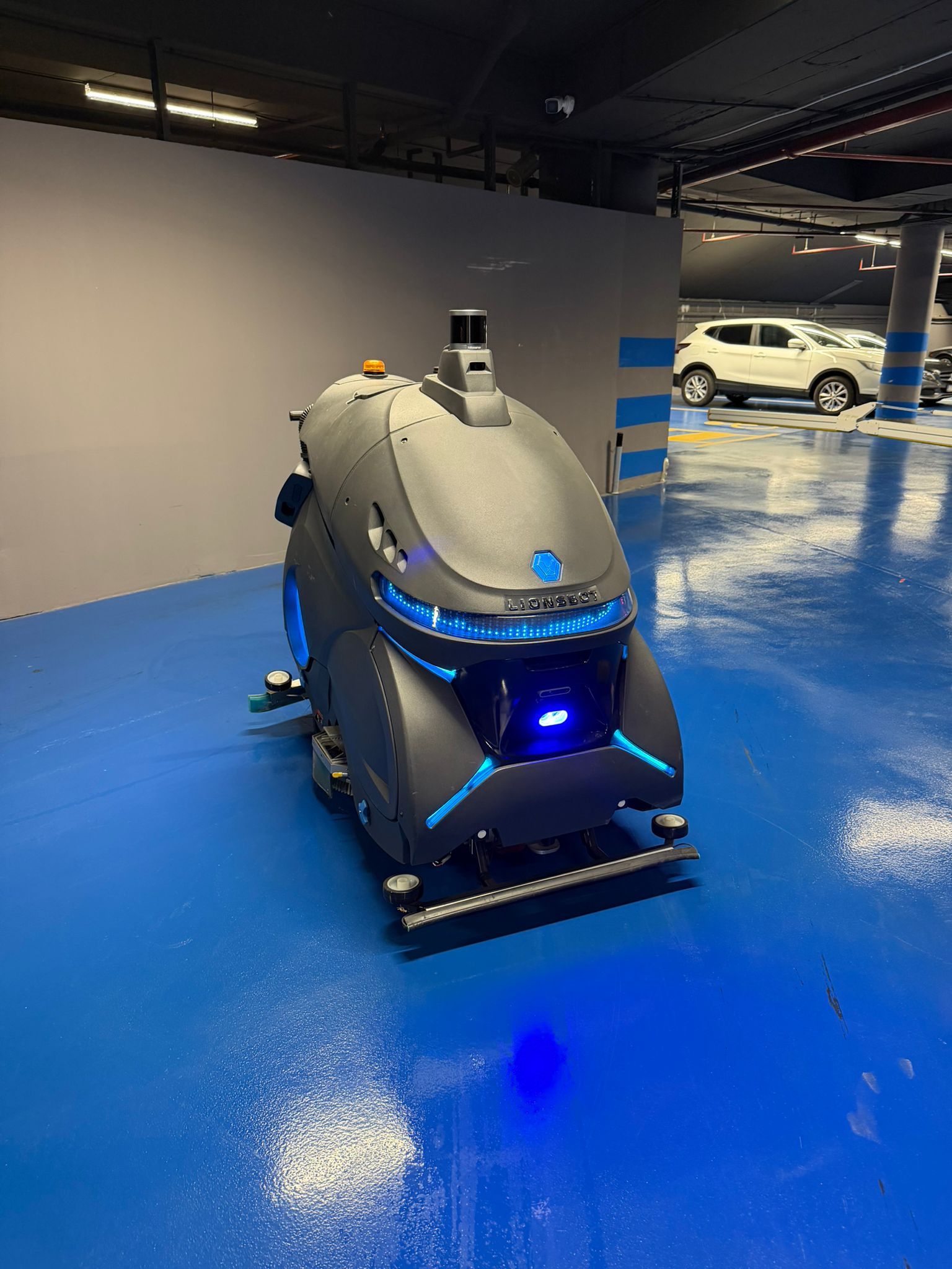 LionsBot REX in der Tiefgarage